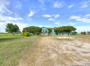 467 Stagecoach Hill Dr, Seguin, TX 78155