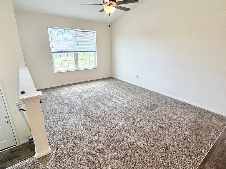 10345 Fredricksburg Rd — Photo 3