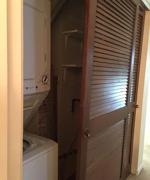 In-unit washer/dryer.