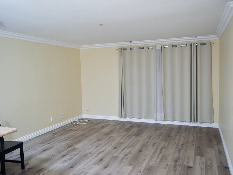 1726 Winona Blvd #105 — Photo 2