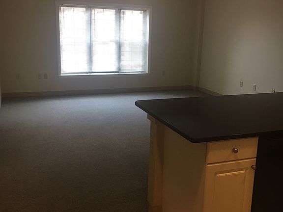 3rd image of 10 Florence St APT 606