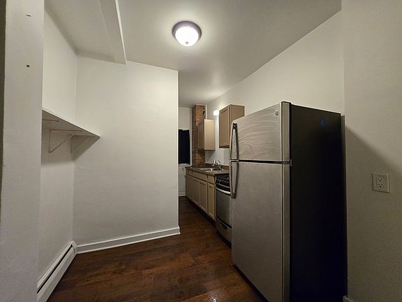 4th image of 784 University Ave APT 2