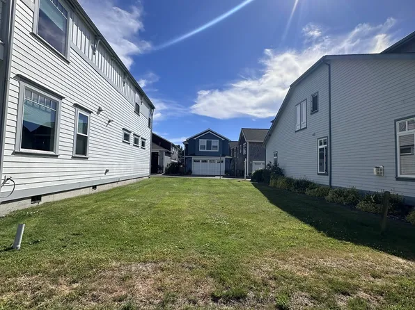 240 Round House Rd, Astoria, OR 97103