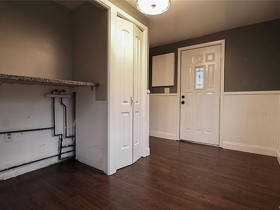 5th image of 4020 Woodlawn Ave