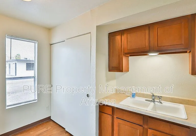810 W 2nd St #C — Photo 8
