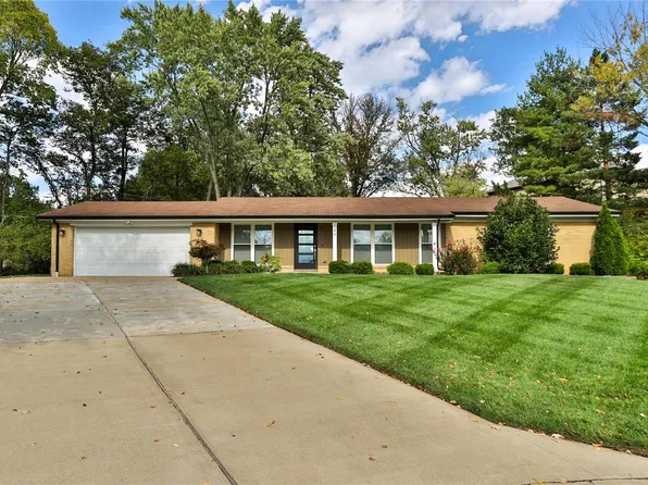 546 Chalet Ct, Saint Louis, MO 63141