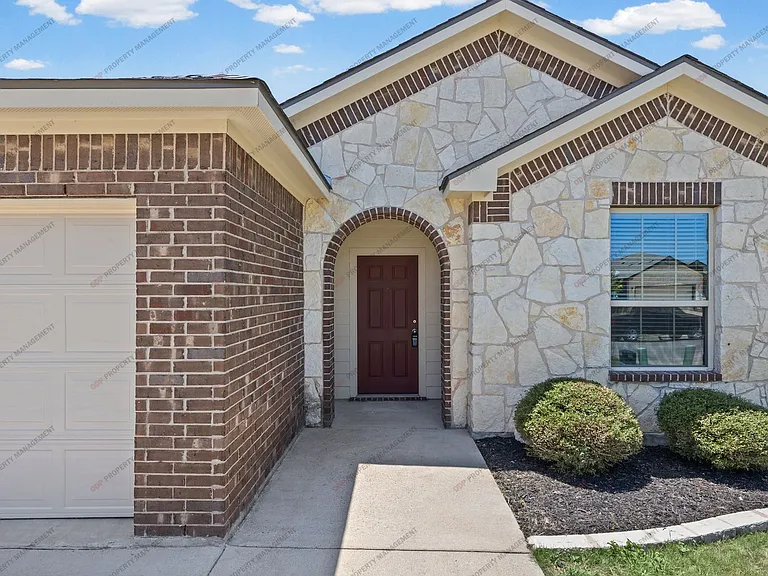 7605 Hickman St — Photo 3