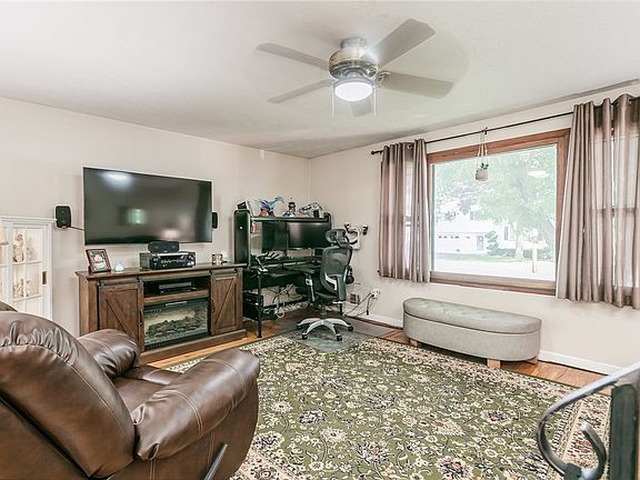 5th image of 143 Wolcott Ave
