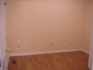 5th image of 306 Laurel Cir