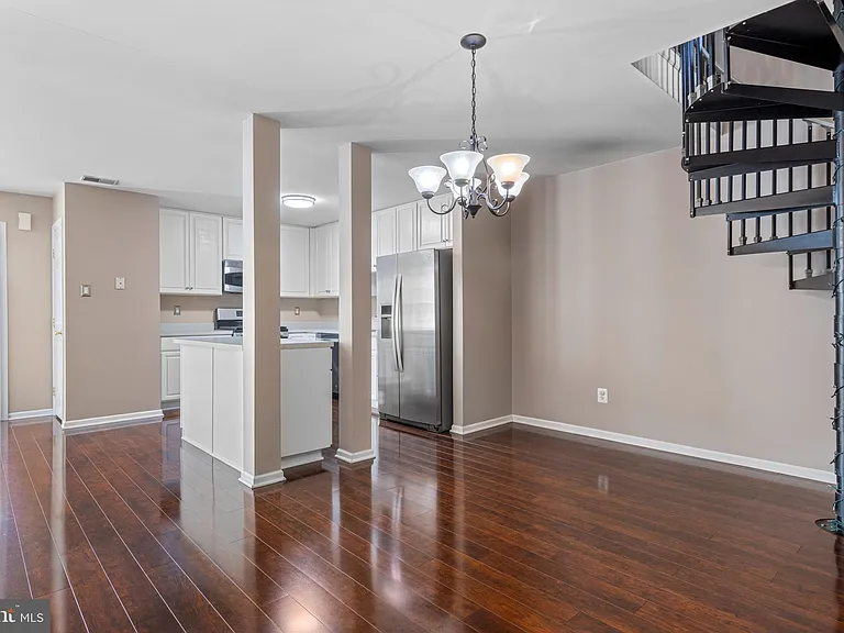 312 Riverbirch Cir #802 — Photo 3