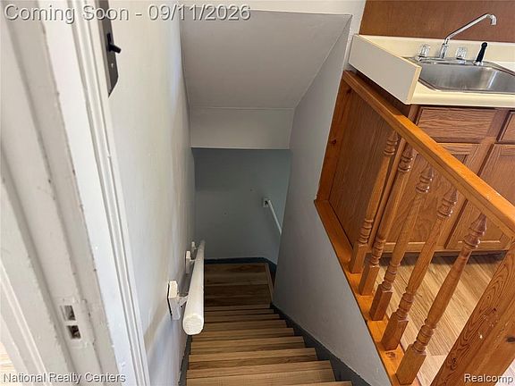 5th image of 831 W Main St