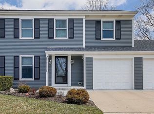 1619 Leabrook Ln, Wheaton, IL 60189