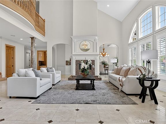 3rd image of 849 Greenridge La Canada