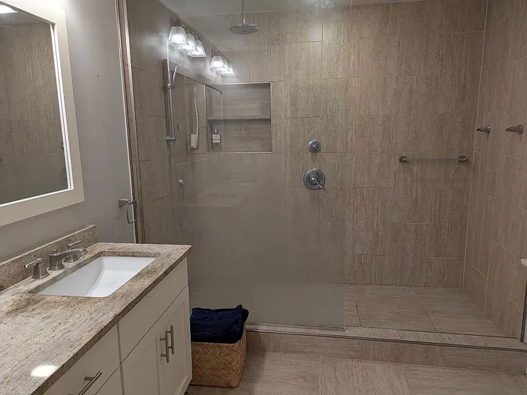 1206 E Wylie St — Photo 11