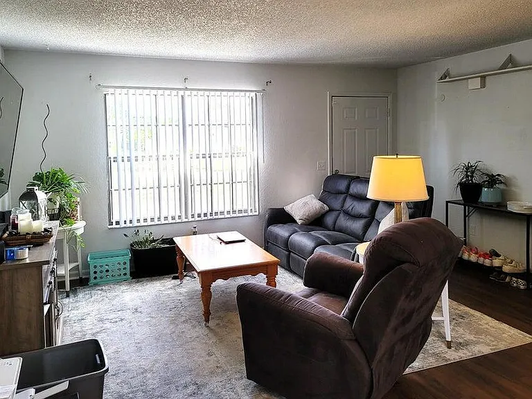 311 SW Virden Ct — Photo 5