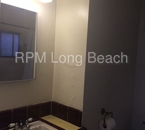 4th image of 2431 Atlantic Ave APT 1