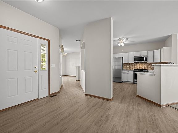 5th image of 413 Cascade Ln #413