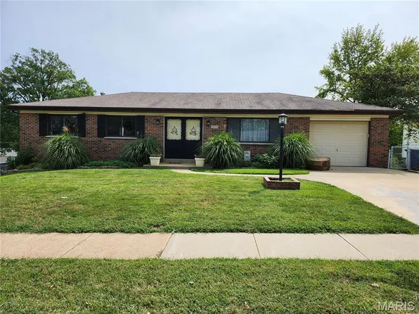 5224 Camelot Estates Dr, Saint Louis, MO 63129