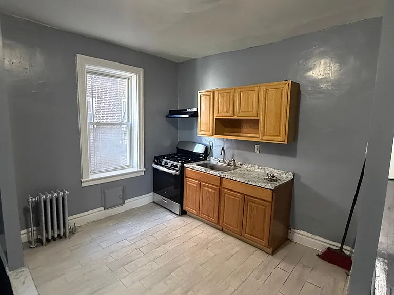 1615 Maple Ave #304 — Photo 6