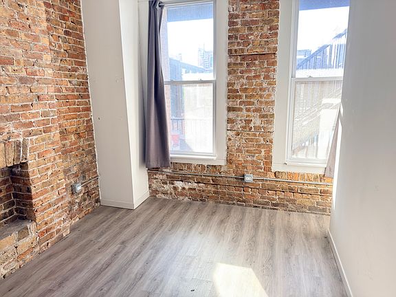 5th image of 2743 W Division St #4R
