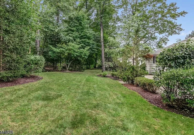 62 Candlewood Dr — Photo 21