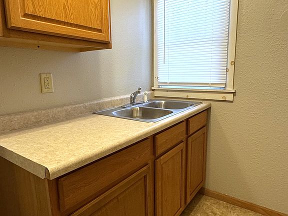 3rd image of 820 7th St S APT 4