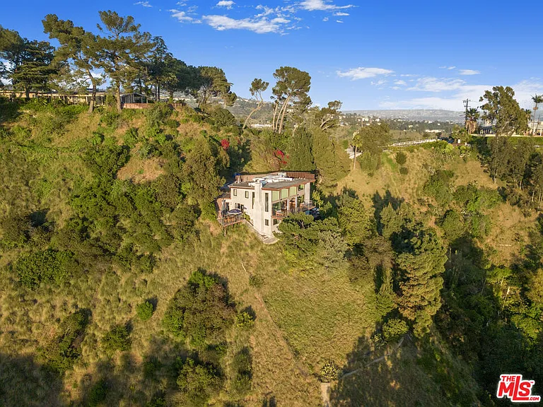 1735 Summitridge Dr — Photo 40
