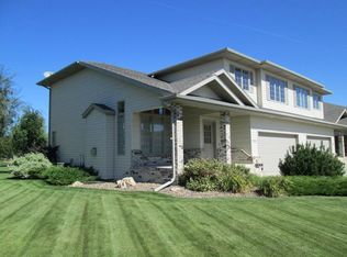3320 Thunderbird Ln, Bismarck, ND 58503