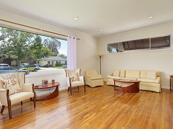 5th image of 11131 Greenlawn Ave