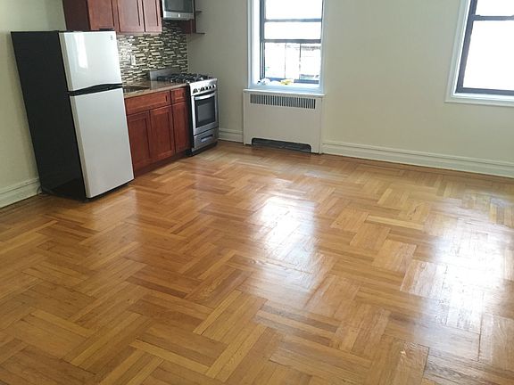 3rd image of 33 Linden Blvd