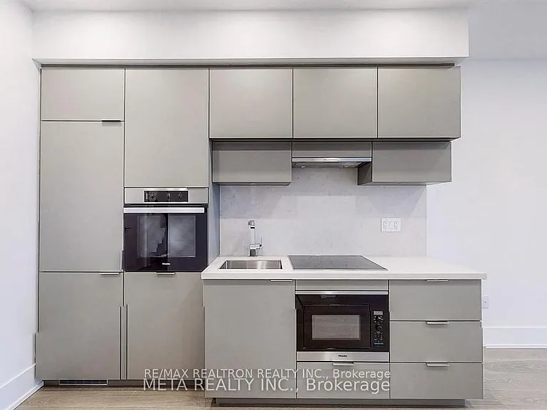 39 Roehampton Ave #4301 — Photo 6