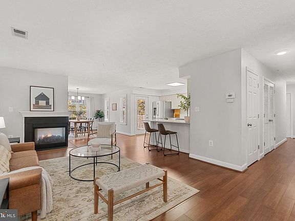 3rd image of 607 Admiral Dr Unit 203
