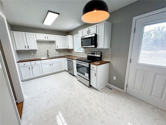4th image of 608 N Westwood Dr