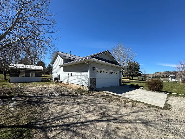 82 Stillwater Dr — Photo 15