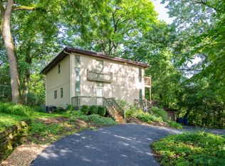 11556 S Highwood Dr, Palos Park, IL 60464