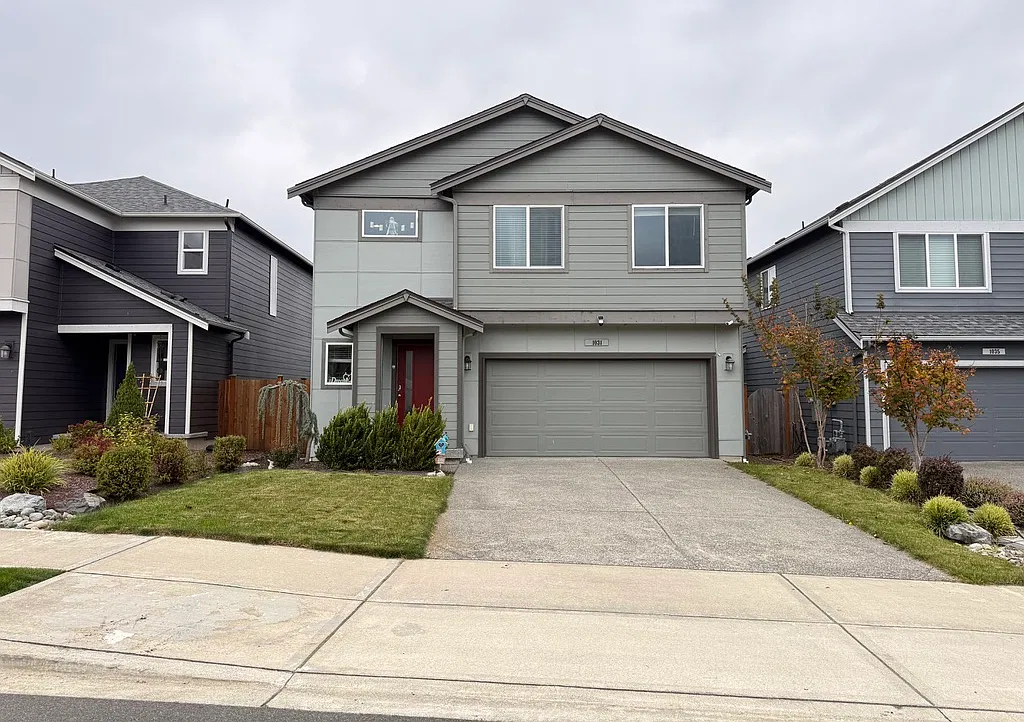 3 bed, 2.5 bath, 2013 sqft, $2,900 — Photo 1
