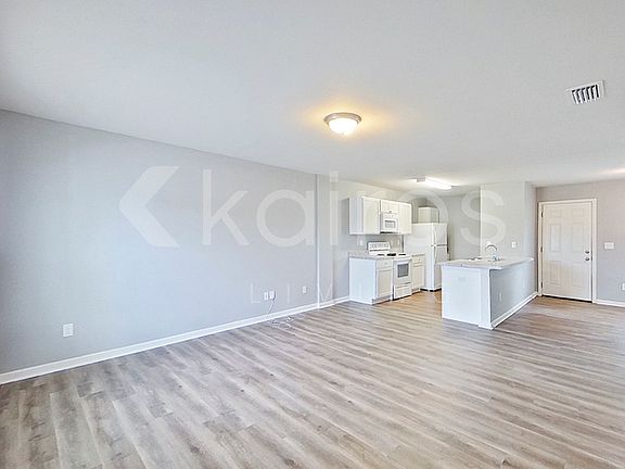 3rd image of 2570 Naples Ln
