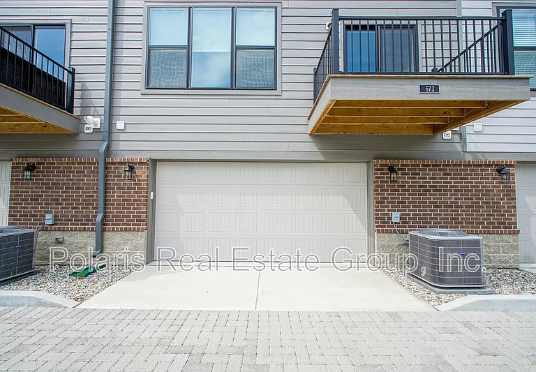 673 Golborne St — Photo 35
