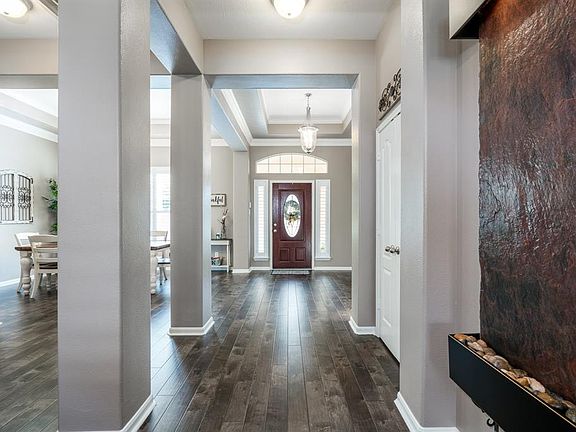 This entry creates that "wow" factor with the natural light that enters the space from the transom and sidelight windows! Fresh interior paint keeps it looking crisp and clean!