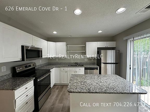 5th image of 626 Emerald Cove Dr #1