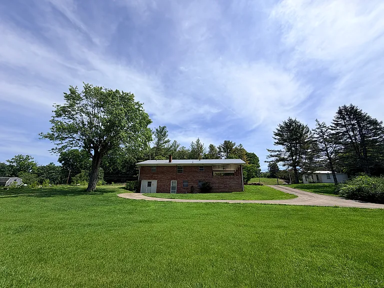 2415 Blue Springs Pkwy — Photo 3