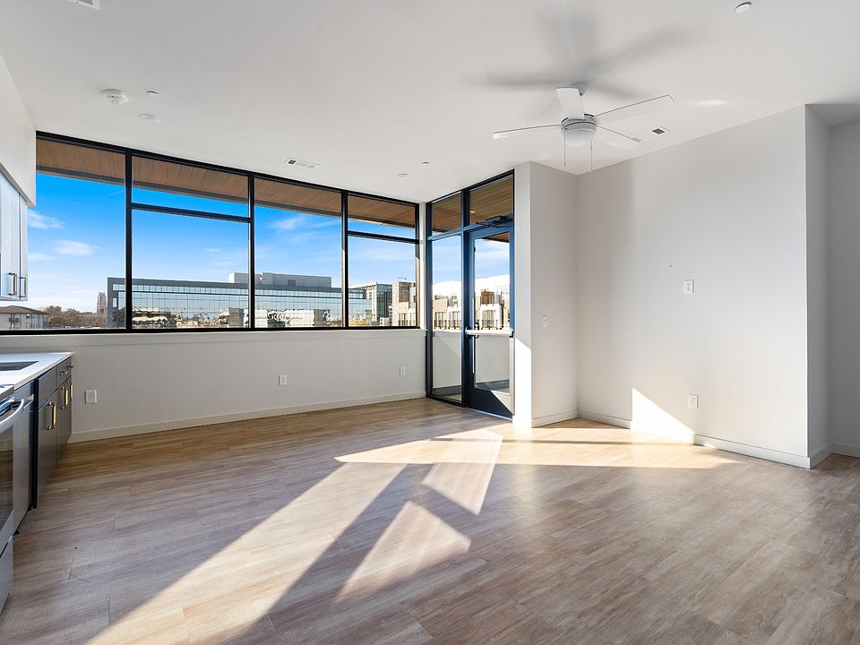 1st image of 1014 16th Ave S #405