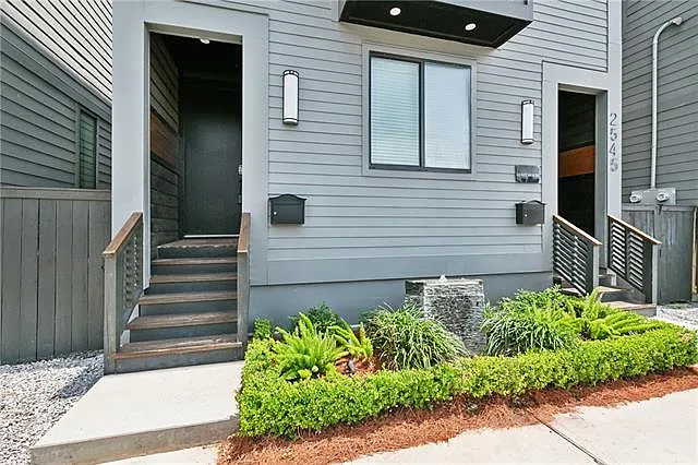 2 bed, 1.0 bath, 900 sqft, $2,000 — Photo 2