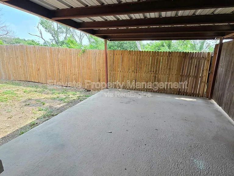 530 Westwood Ct — Photo 11