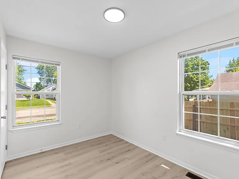 184 S Franklin St — Photo 18