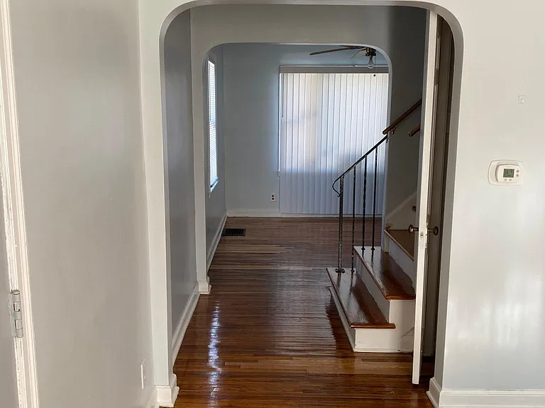 1504 E Whittier St — Photo 8