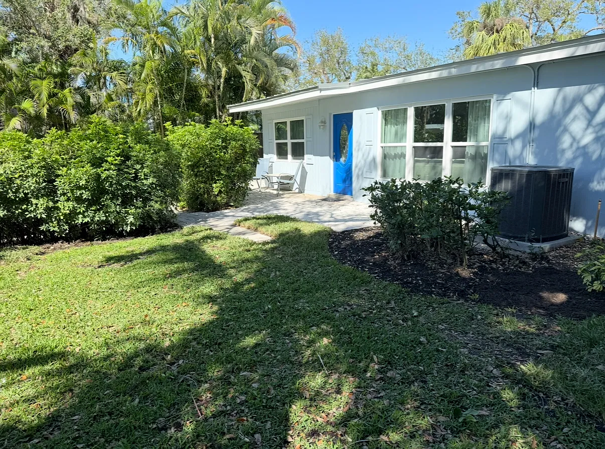 537 Dahlia Ln — Photo 3