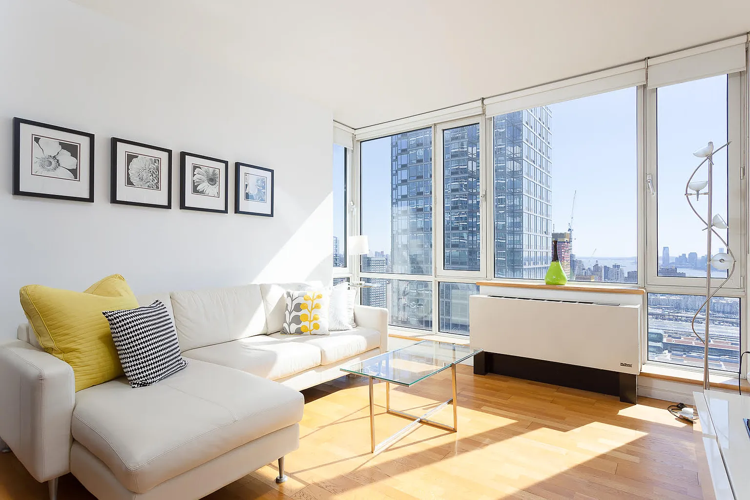635 W 42nd St APT 42B photo 1