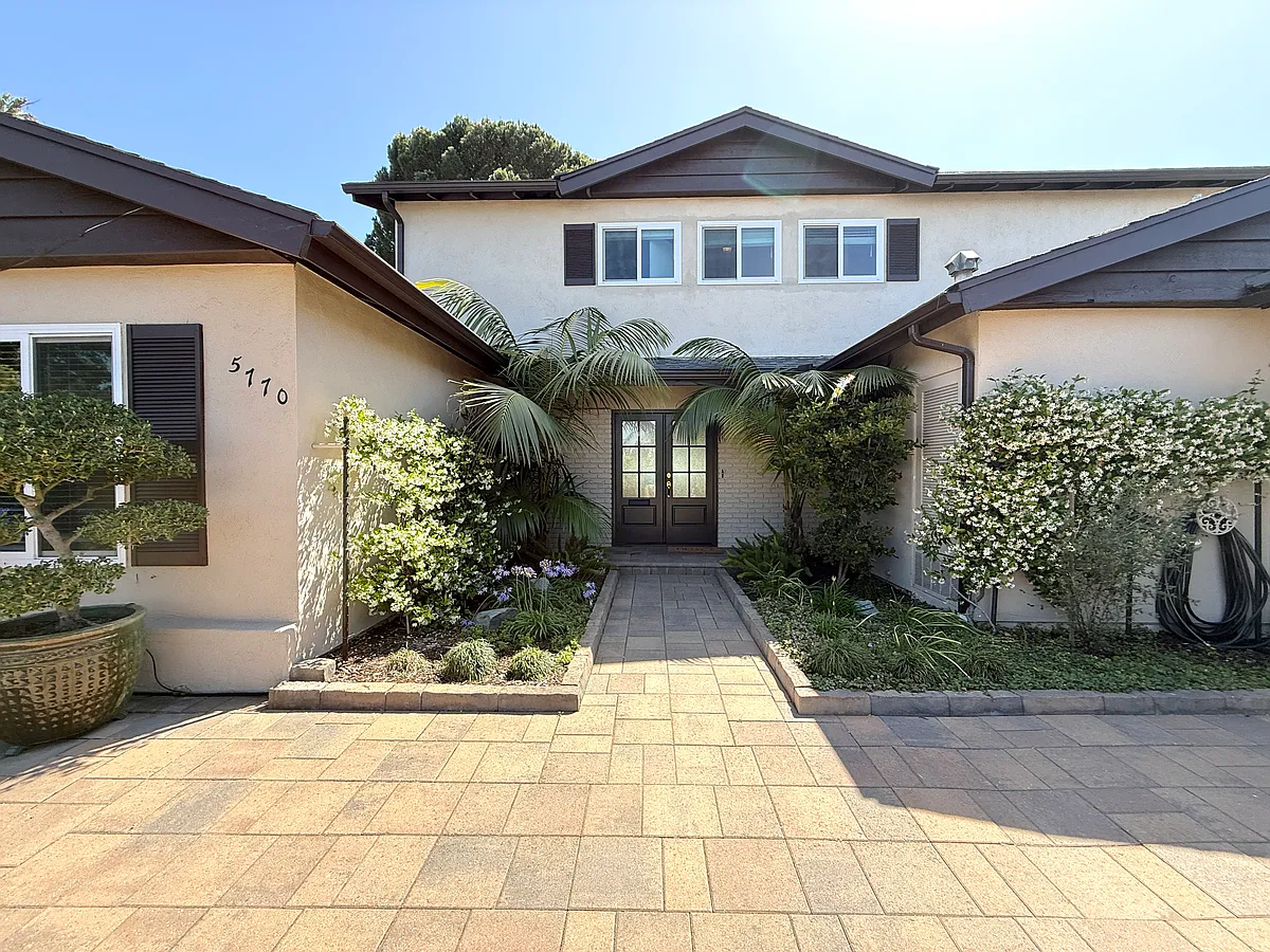 Building Photo - 5770 Soledad Mountain Rd