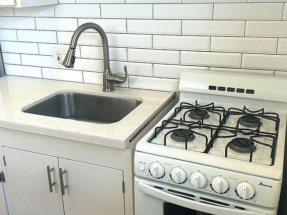 2nd image of 5042-5048 Saratoga Ave #5042-1/2